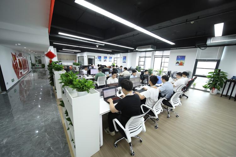 技术赋能未来 人工智能应用与网络信息技术推广的创新之路